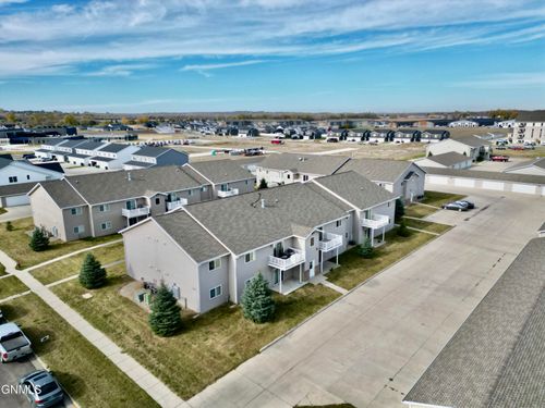 4040 Mckenzie Dr Se, Mandan, ND, 58554-3803 | Card Image