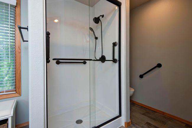 Walk-In Shower | Image 29