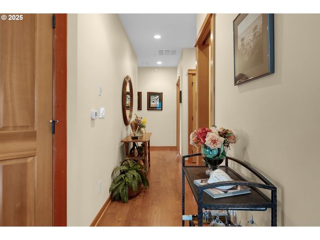 APT-201 - 123 S Hemlock St, Condo with 3 bedrooms, 2 bathrooms and null parking in Cannon Beach OR | Image 32