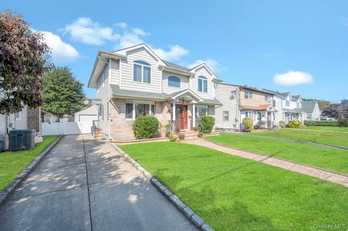 43 Prince St, New Hyde Park, NY, 11040-1312 | Card Image