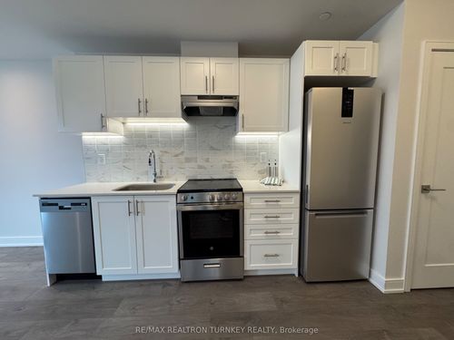 905-715 Davis Drive, Newmarket, ON, L3Y0J2 | Card Image