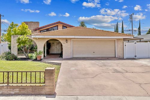 700 W Pine St, Exeter, CA, 93221-1445 | Card Image