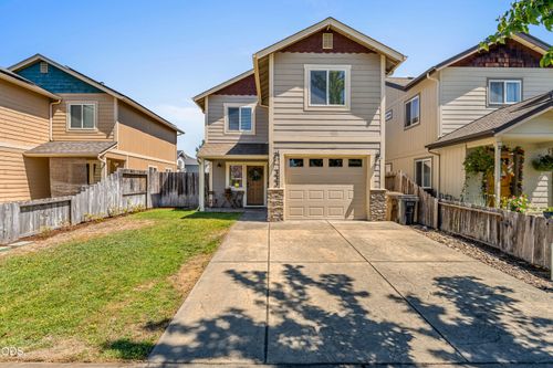 333 Bayou Pl, Grants Pass, OR, 97526-1376 | Card Image