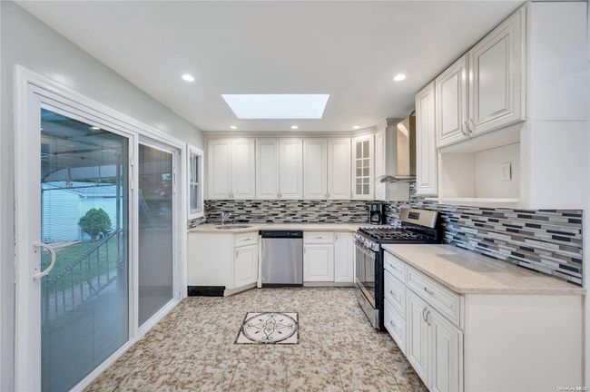 25 N Montgomery St, House other with 4 bedrooms, 2 bathrooms and null parking in Valley Stream NY | Image 6