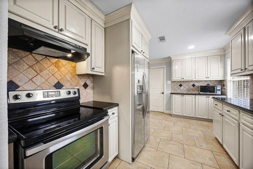 5303 Heatherbrook Dr, Houston, TX, 77045-5221 | Card Image