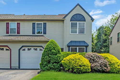 19 Longbrook Ln, Freehold, NJ, 07728-3764 | Card Image