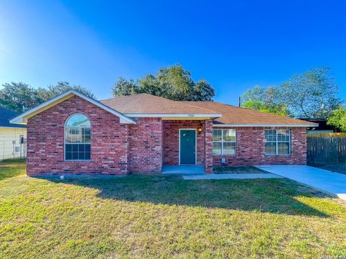 1300 Taylor St, Beeville, TX, 78102-6161 | Card Image