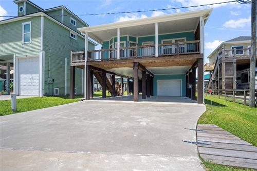 975 S Cove, Crystal Beach, TX, 77650-3428 | Card Image