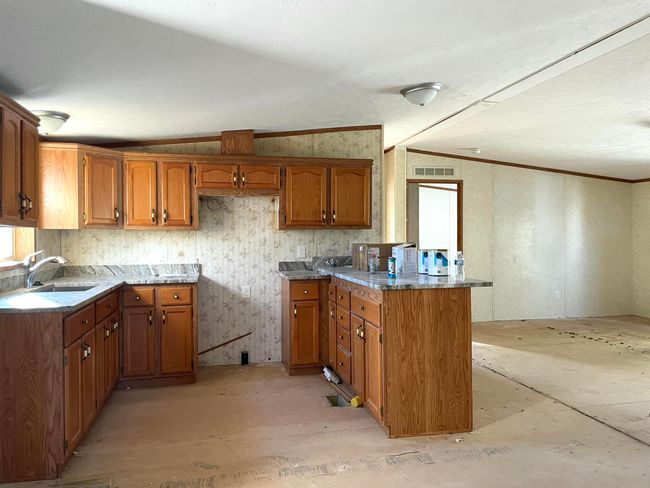 3900 Jefferson Ave, House other with 3 bedrooms, 2 bathrooms and null parking in Trenton MI | Image 4
