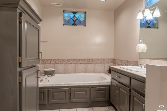 2013 Camelback Dr, House other with 4 bedrooms, 4 bathrooms and null parking in Lawrence KS | Image 27
