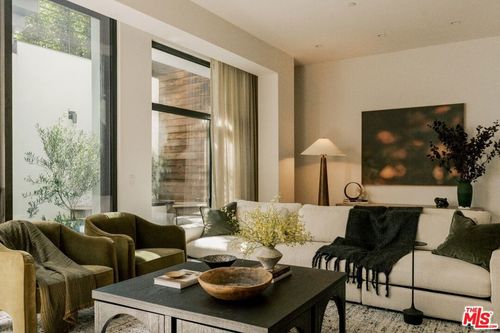th25-702 N Doheny Drive, West Hollywood, CA, 90069 | Card Image