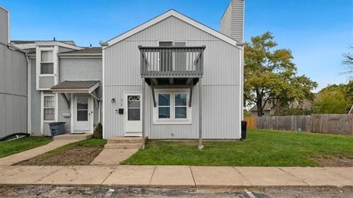 910 Se Hampton Ct, Lee's Summit, MO, 64063-4347 | Card Image