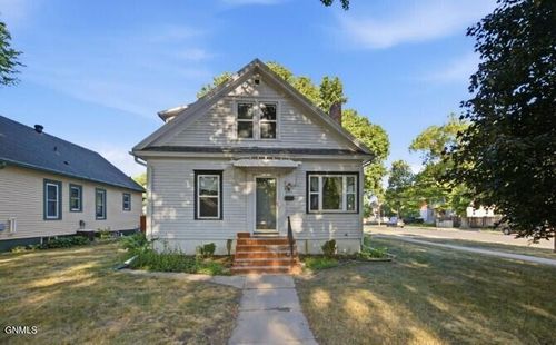 403 14th St S, Fargo, ND, 58103-1627 | Card Image