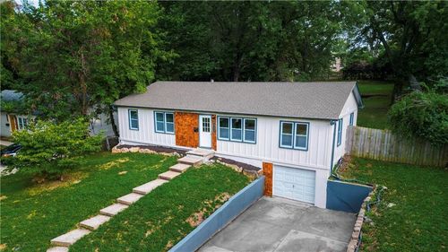 9425 E 67th Ter, Raytown, MO, 64133-5805 | Card Image
