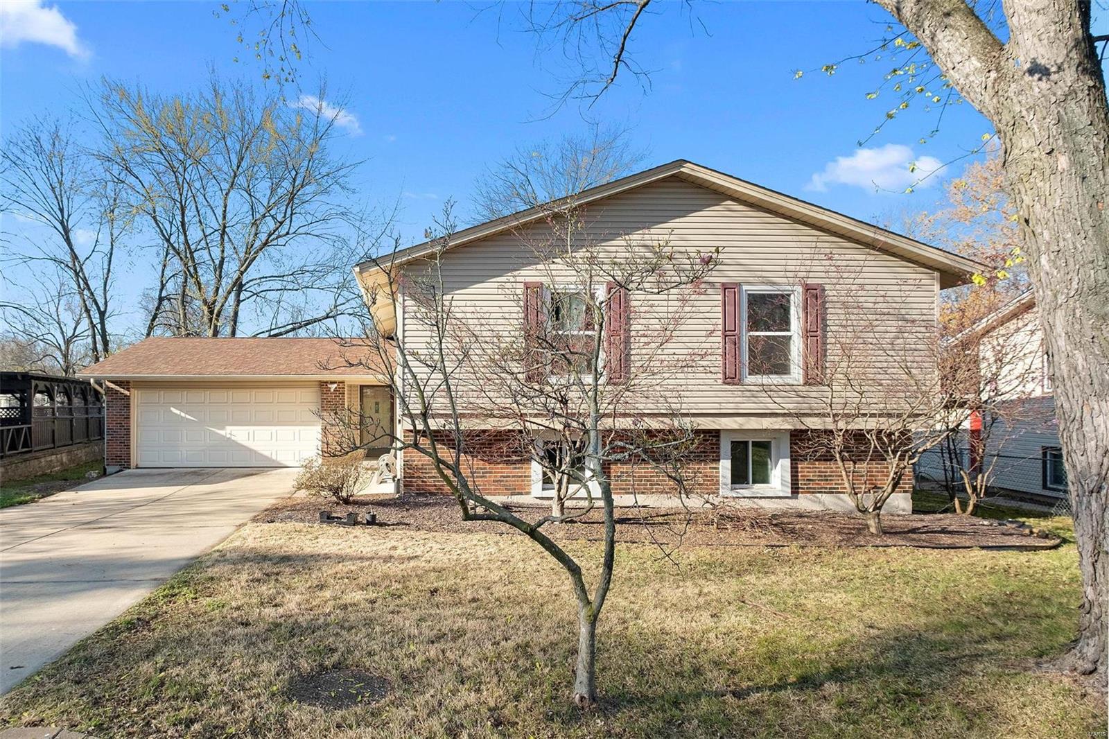 Sparrowhawk Ct, Saint Louis, MO 63146
