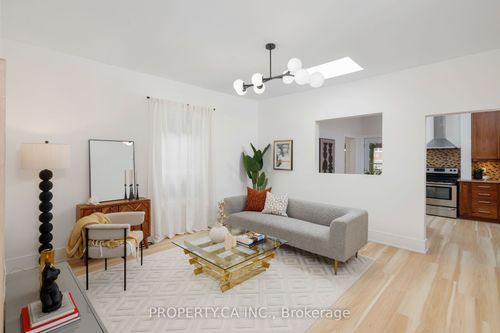 332 Woodfield Rd, Toronto, ON, M4L2X1 | Card Image