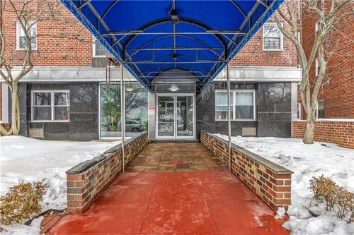 apt-3p-2580 Ocean Pkwy, Brooklyn, NY, 11235-7733 | Card Image