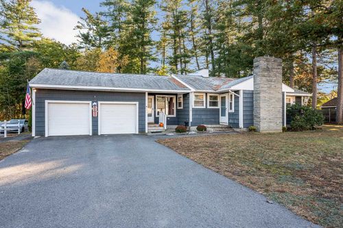 2 Severance St, Derry, NH, 03038-2615 | Card Image