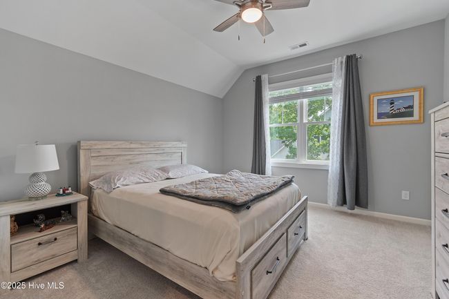 Guest bedroom upstairs | Image 48