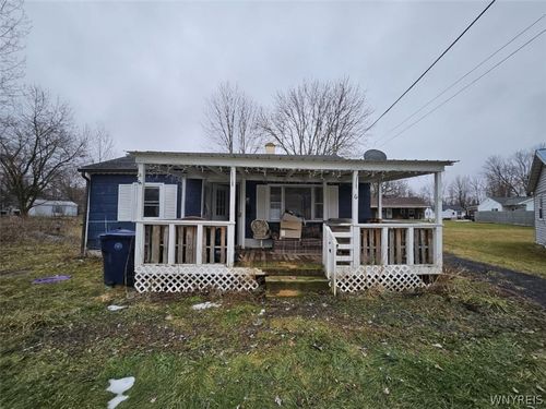 6 Seneca Cir, Seneca Falls, NY, 13148-2307 | Card Image