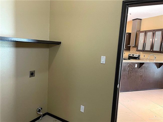 Laundry area with hookup for an electric dryer | Image 24