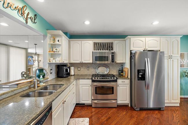 SS APPL, GAS STOVE TOP, GRANITE, NEWER CABINETS | Image 12