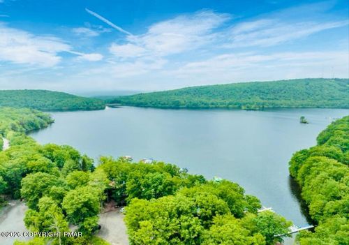 22 Mountainwoods Dr, Lake Harmony, PA, 18624-7700 | Card Image