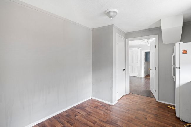 305 W Waco St, Home with 5 bedrooms, 3 bathrooms and 6 parking in Ennis TX | Image 13