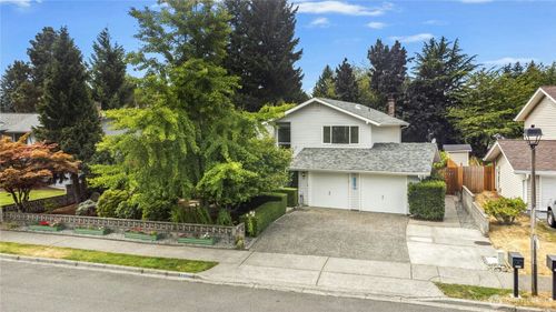 2221 Vashon Ave Ne, Renton, WA, 98059-3629 | Card Image