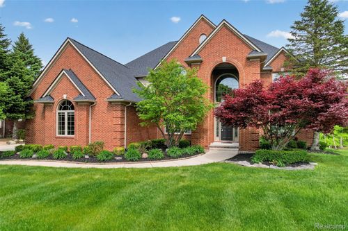 2747 Pebble Beach Drive, Oakland Charter Township, MI, 48363 | Card Image