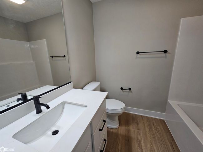 1409 E 10 Th Street, Condo with 4 bedrooms, 3 bathrooms and null parking in Carroll IA | Image 9