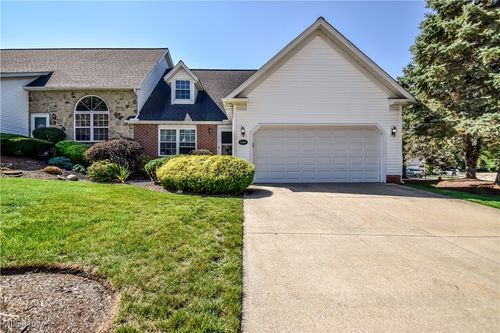 5406 Pebble Creek Ln, Painesville, OH, 44077-9018 | Card Image