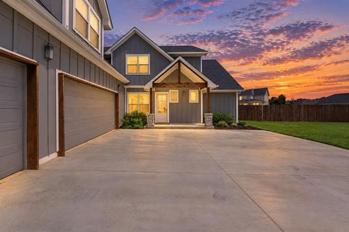 499 Old Farm Road, Edmond, OK, 73034 | Card Image