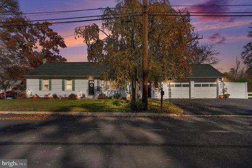 501 Walnut St, GREEN LANE, PA, 18054-2249 | Card Image