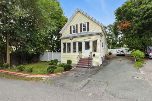 8 Gardner Ter, Braintree, MA, 02184-6316 | Card Image