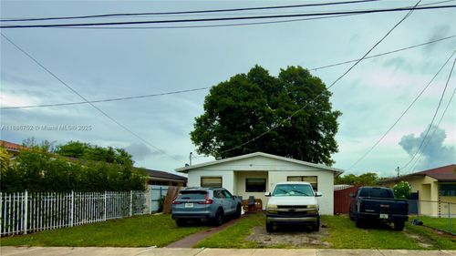 15251 Railroad Dr, Miami Gardens, FL, 33054-2952 | Card Image