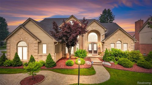 43352 Chardonnay Dr, Sterling Heights, MI, 48314-1858 | Card Image