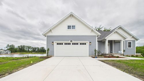 7331 Atwater Dr, Norton Shores, MI, 49456-8615 | Card Image