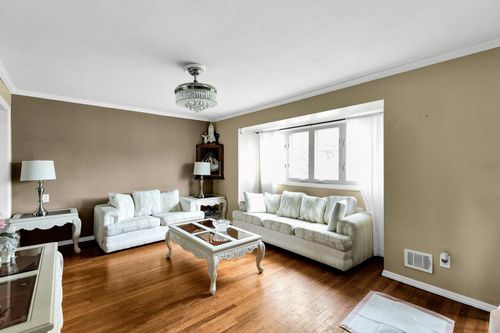23 Berkeley Ave, Selden, NY, 11784-1901 | Card Image