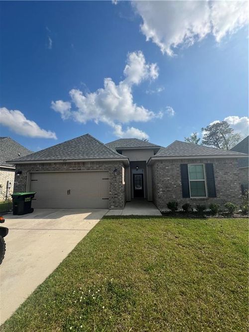 557 Claiborne Trails Dr, Slidell, LA, 70458-7341 | Card Image