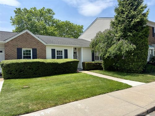 26 Harbor Road N, Babylon, NY, 11701 | Card Image