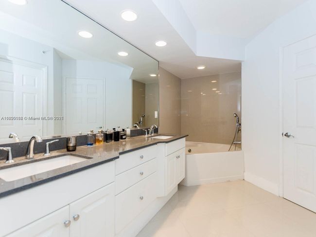 APT-102 - 3370 Ne 190 Th St, Condo with 2 bedrooms, 3 bathrooms and null parking in Aventura FL | Image 20