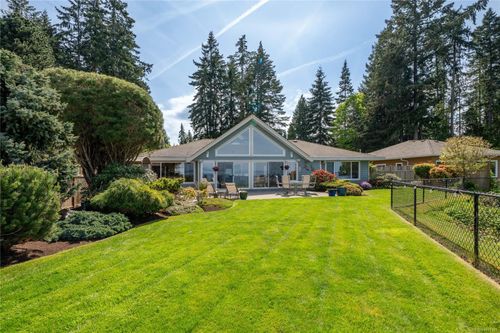457 Crescent Rd W, Qualicum Beach, BC, V9K1J5 | Card Image