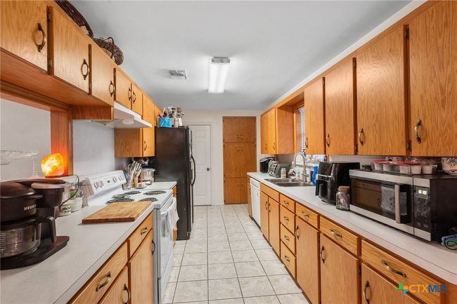 123 6th Street, House other with 4 bedrooms, 2 bathrooms and null parking in Vanderbilt TX | Image 13
