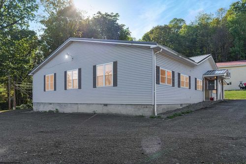427 Morgantown St, Kingwood, WV, 26537-1095 | Card Image