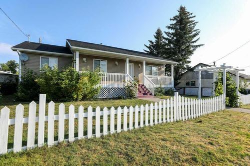117 21 St, Fort Macleod, AB, T0L0Z0 | Card Image