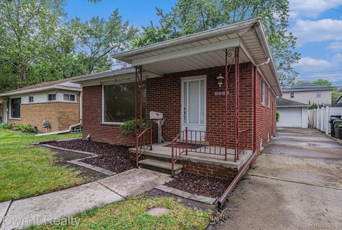 9986 Becker Ave, Allen Park, MI, 48101-3703 | Card Image