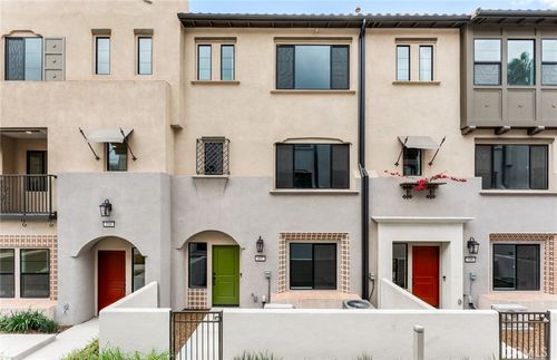 107 Kimberwick Ct, Burbank, CA, 91506-2962 | Card Image