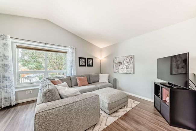 207 Deerview Way Se, Townhouse with 3 bedrooms, 2 bathrooms and 1 parking in Calgary AB | Image 16