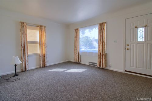 13539 Walnut St, Southgate, MI, 48195-1198 | Card Image